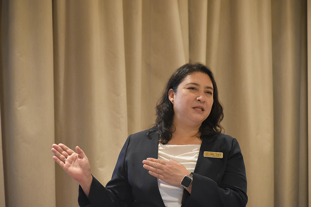岡田万里子講師