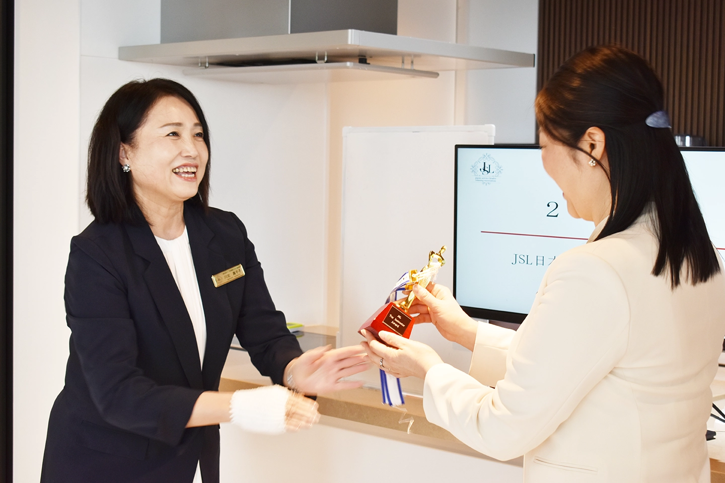 トロフィー返還